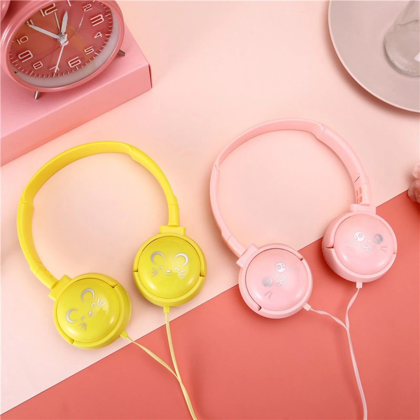 3.5mm Wired Over-ear Headphones Portable Music Earphones for Kids MP4 MP3 Smartphones Laptop