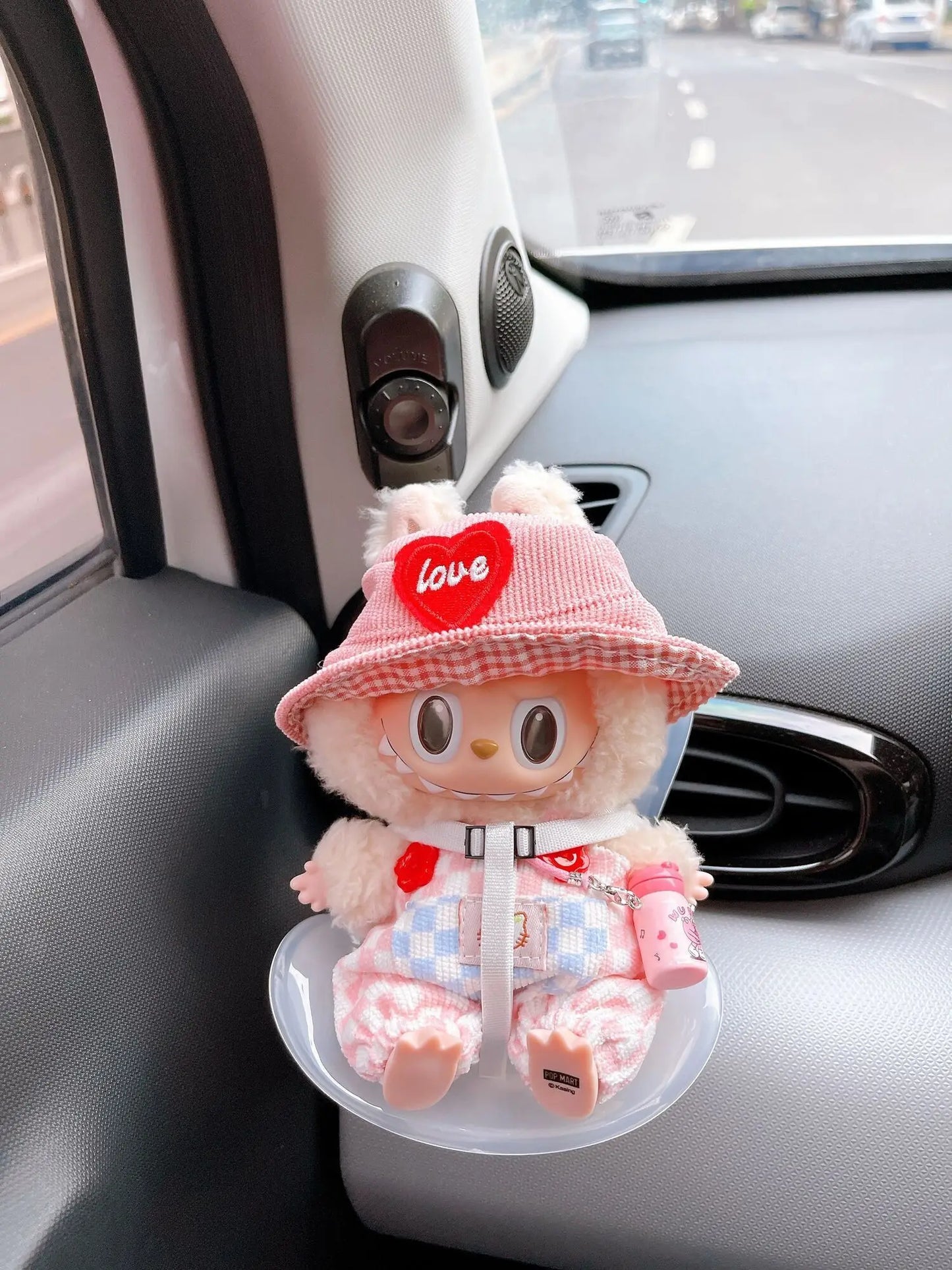15-17cm doll Seat Labubu carseat Safety Seat Cute Doll Air Outlet Aromatherapy decoration high-grade Car Interior Decoration