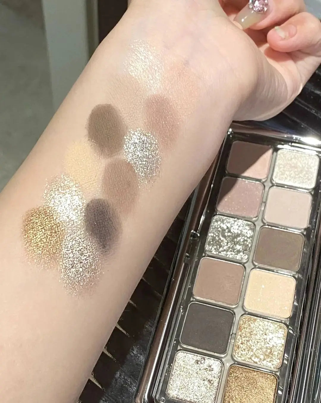 12 Color Eye Shadow Plate Matte Pearl Eyeshadow Girl Beginner Makeup Eyeshadow Tray