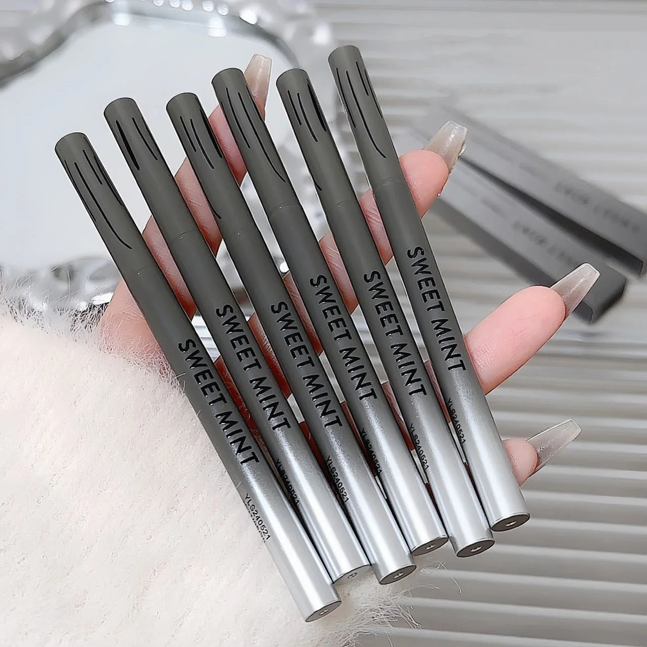 Sexy Rose Red Eye Liner Pencil Natural Matte Wine Red Lying Silkworm Eyeliner Easy To Color Waterproof Eye Make Up Cosmetics 1pc