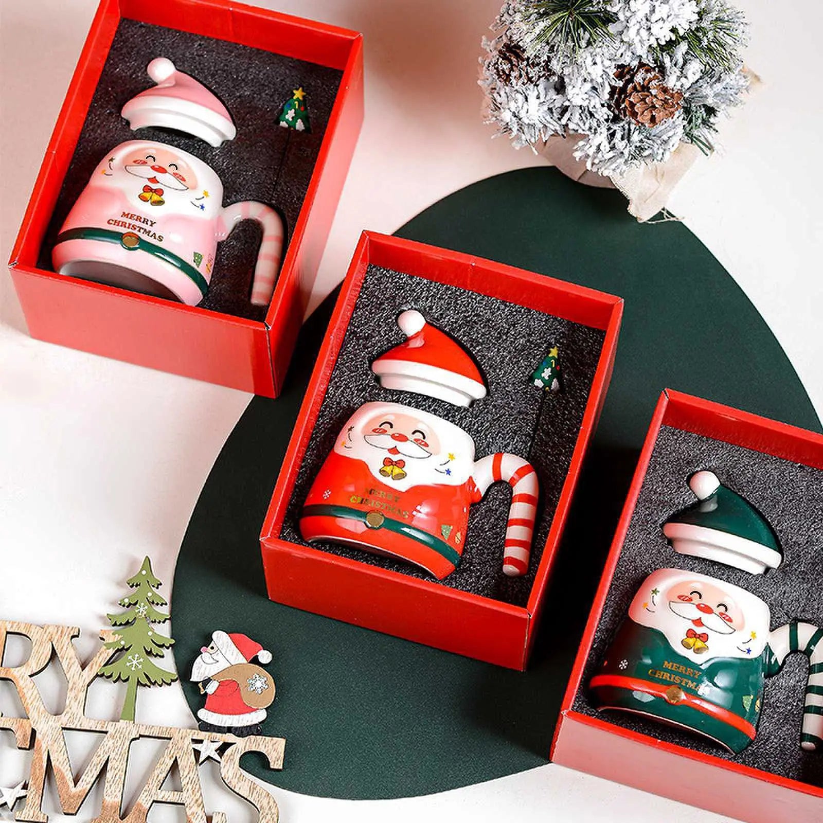 Christmas-themed ceramic cups, holiday mugs, Santa Claus design drinkware, and commemorative gifts, ideal for seasonal gifting