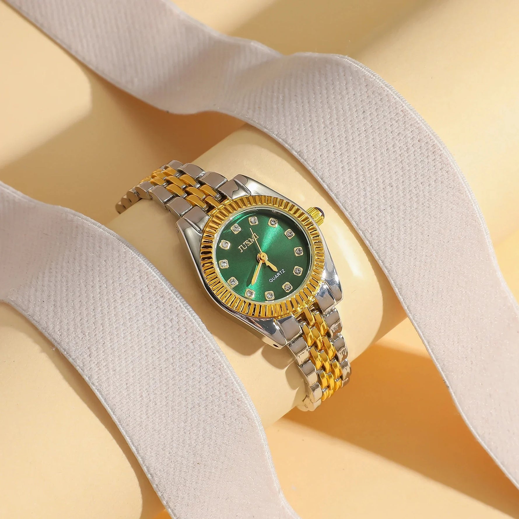 1pcs Women's Fashion Round Room Gold Steel Band Quartz Wristwatch