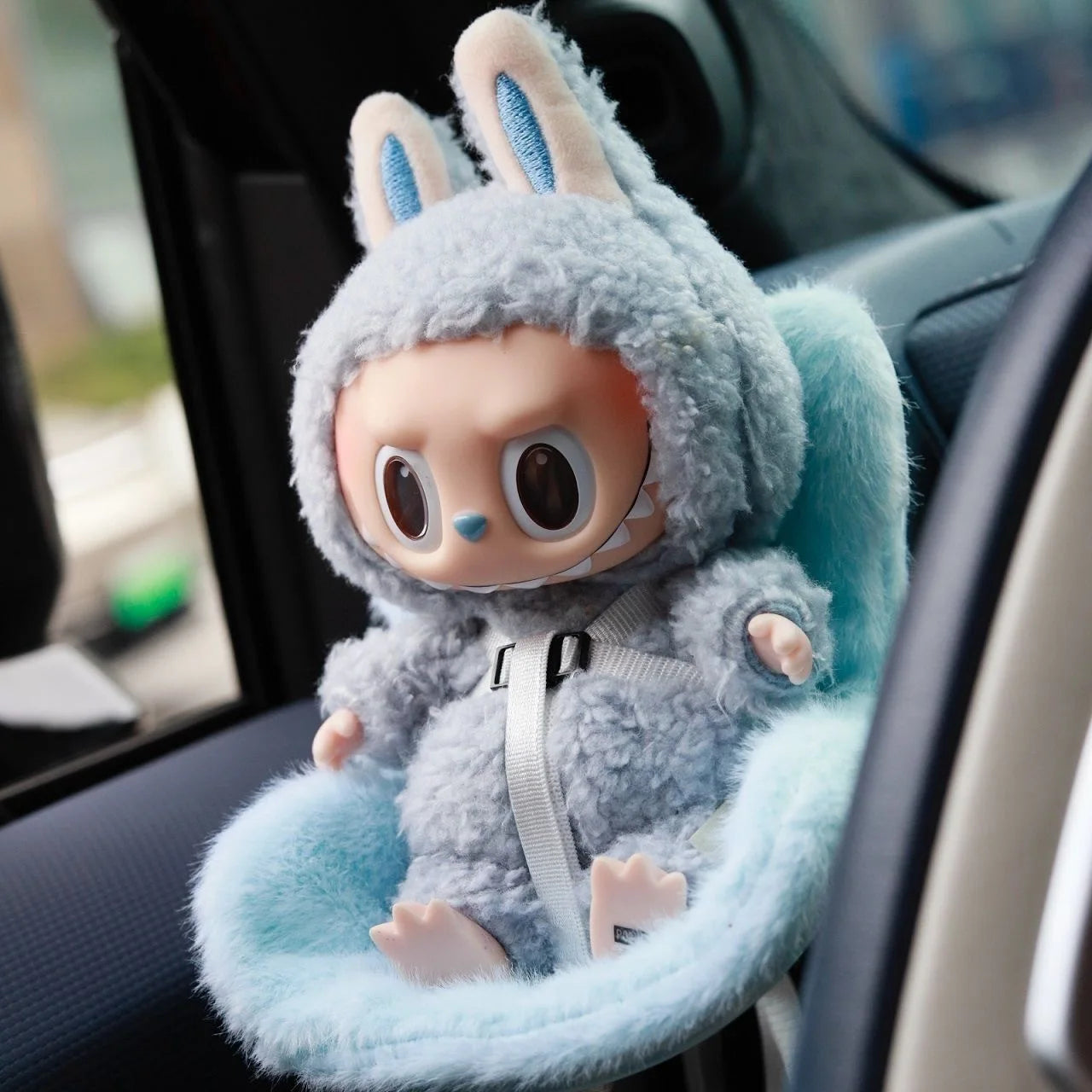15-17cm doll Seat  Labubu carseat Safety Seat Cute Doll Air Outlet Aromatherapy decoration high-grade Car Interior Decoration